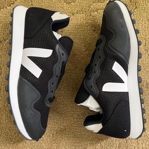 Veja black and white sneaker